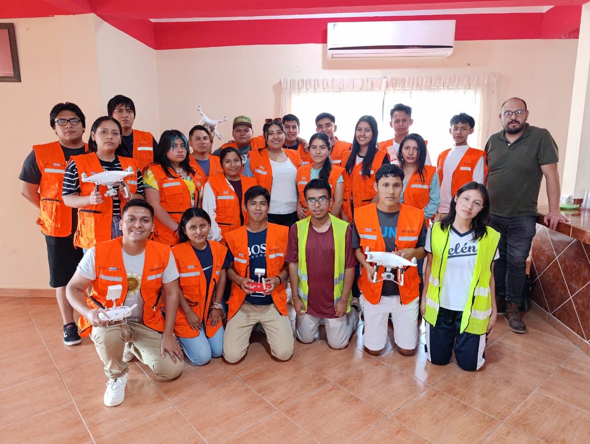 "Capacitación en drones para jóvenes de municipios rurales: formación tecnológica para nuevos roles y oportunidades locales."