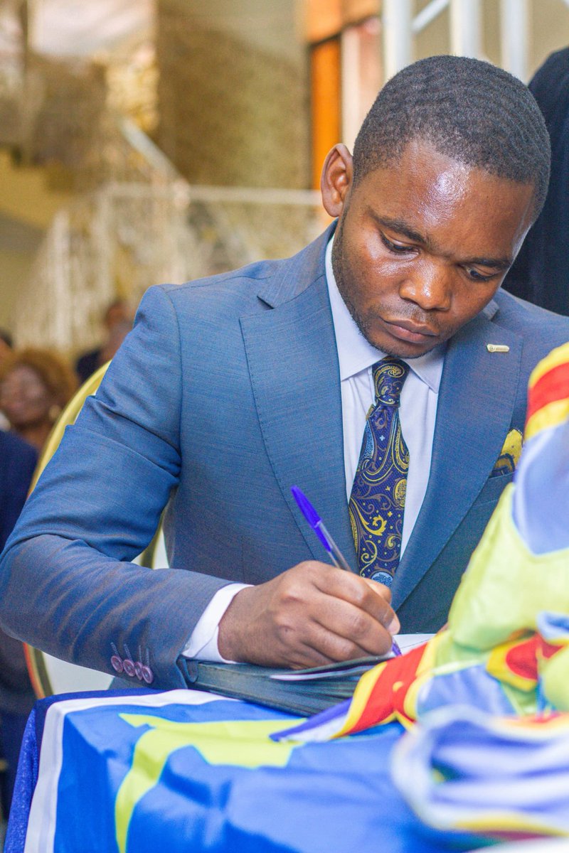 JeanRenLwamba1's tweet image. Notre seul désir est de servir la République, peu importe le niveau. Apporter du peu que l&apos;on peut à l&apos;édification de la RDC et surtout à l&apos;encadrement de sa jeunesse, voilà ce qui nous motive. 
@ConseilHa 
#Expert chargé des questions administratives et juridiques. 
#JNLP.