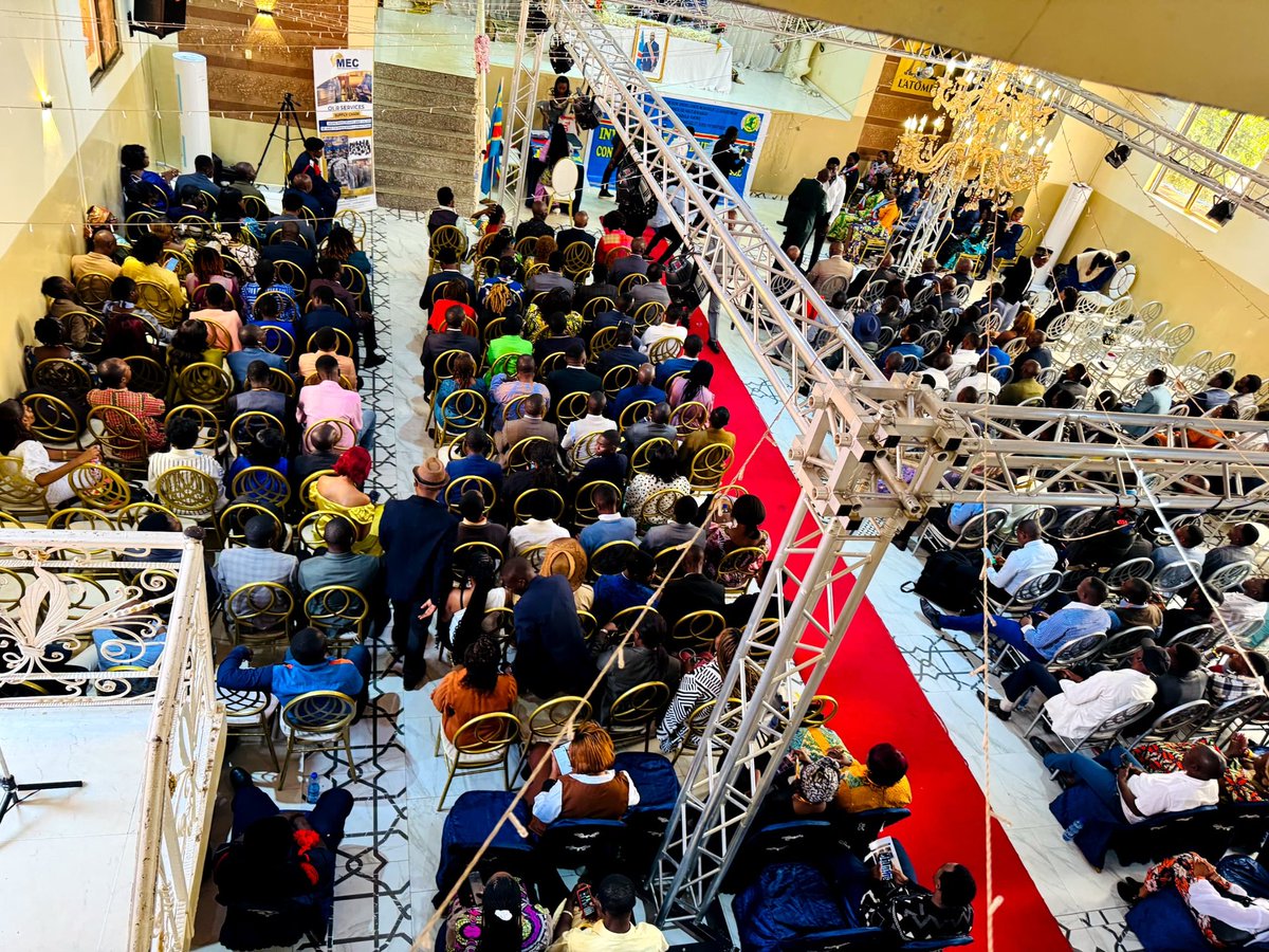 JeanRenLwamba1's tweet image. Notre seul désir est de servir la République, peu importe le niveau. Apporter du peu que l&apos;on peut à l&apos;édification de la RDC et surtout à l&apos;encadrement de sa jeunesse, voilà ce qui nous motive. 
@ConseilHa 
#Expert chargé des questions administratives et juridiques. 
#JNLP.