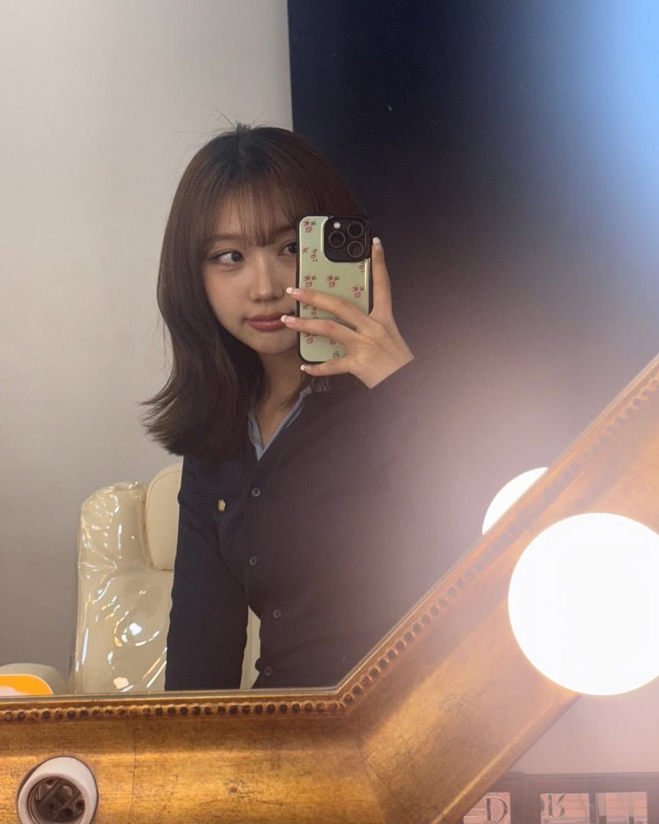 OneilyMusic's tweet photo. MINJI, former member of SECRET NUMBER, looks lovely in her newly shared photos. https://t.co/h3RSeOiyjA