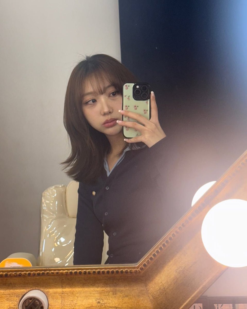 OneilyMusic's tweet photo. MINJI, former member of SECRET NUMBER, looks lovely in her newly shared photos. https://t.co/h3RSeOiyjA