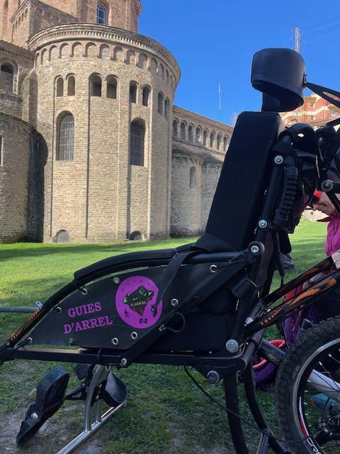 Participem a la Formació en Guiatges Inclusius que s'ha dut a terme a Ripoll en el <a href="/fsendpirineus/">Festivals Senderisme Pirineus</a> amb el suport de @sompirineu.idapa. Sota el lideratge de l’Àngels de <a href="/guiesdarrel/">Guies d'Arrel</a> hem explorat com fer la muntanya més inclusiva, segura i acollidora per a tots els públics. Seguim!