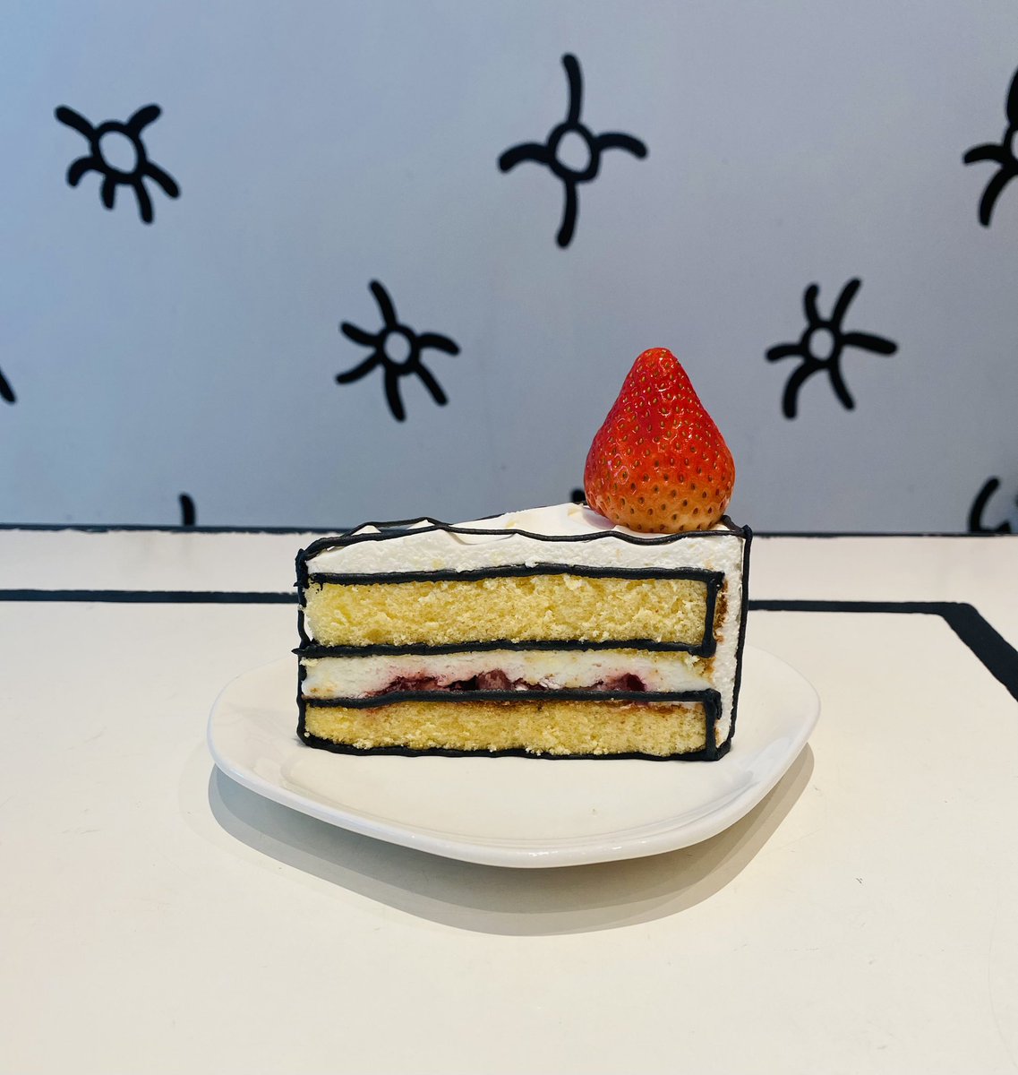 naomin1041111's tweet photo. 甘い物は別腹でお祝いでしょう🍰☕️
おめでとう🎈13Th

ちょい私の柄じゃないけど🤭

 ＃WeAreOneandThirteen
 ＃EXO13thAnniversary 
 #2DCafe https://t.co/QCWpBcJaqO