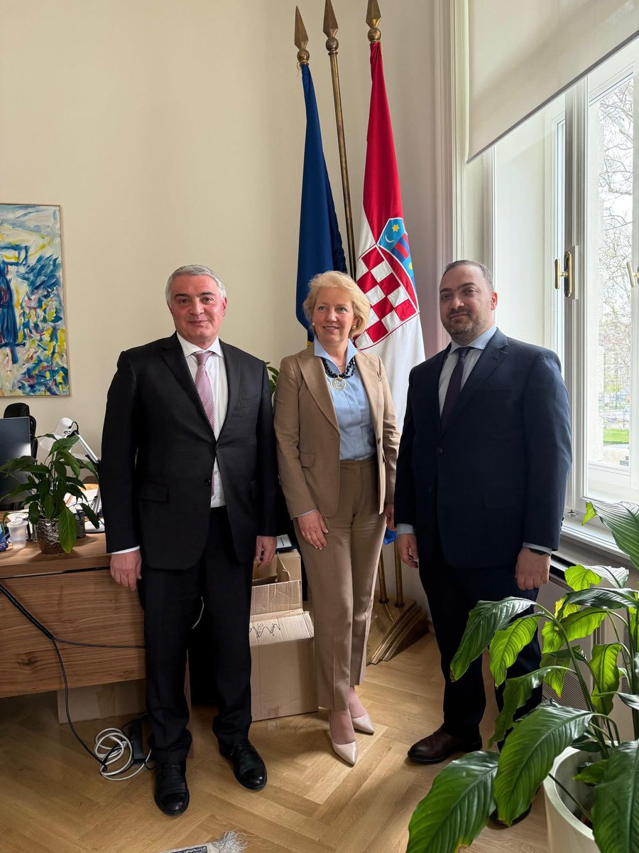davidkarapet's tweet photo. 🗓️ in #Croatia, I had a meeting w/State Secretary of @MVEP_hr, @AndrejaMetelko. We discussed @Armenia-Croatia 🇦🇲🇭🇷 bilateral ties, cooperation w/in @europeanunion. I also presented Armenia’s #CrossroadsofPeace project aimed at fostering regional stability.
@MFAofArmenia https://t.co/9Owky0htqC