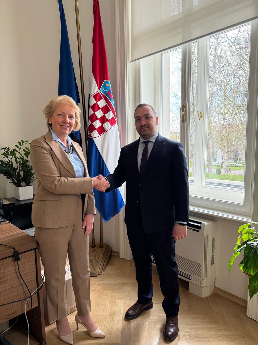 davidkarapet's tweet photo. 🗓️ in #Croatia, I had a meeting w/State Secretary of @MVEP_hr, @AndrejaMetelko. We discussed @Armenia-Croatia 🇦🇲🇭🇷 bilateral ties, cooperation w/in @europeanunion. I also presented Armenia’s #CrossroadsofPeace project aimed at fostering regional stability.
@MFAofArmenia https://t.co/9Owky0htqC