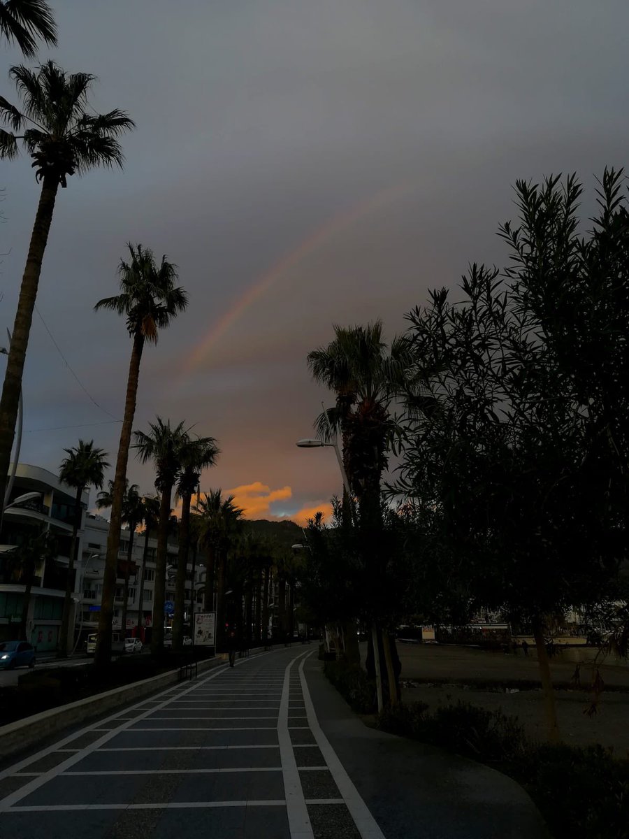 manzarasal's tweet photo. 🌈 https://t.co/xhemx97SwC