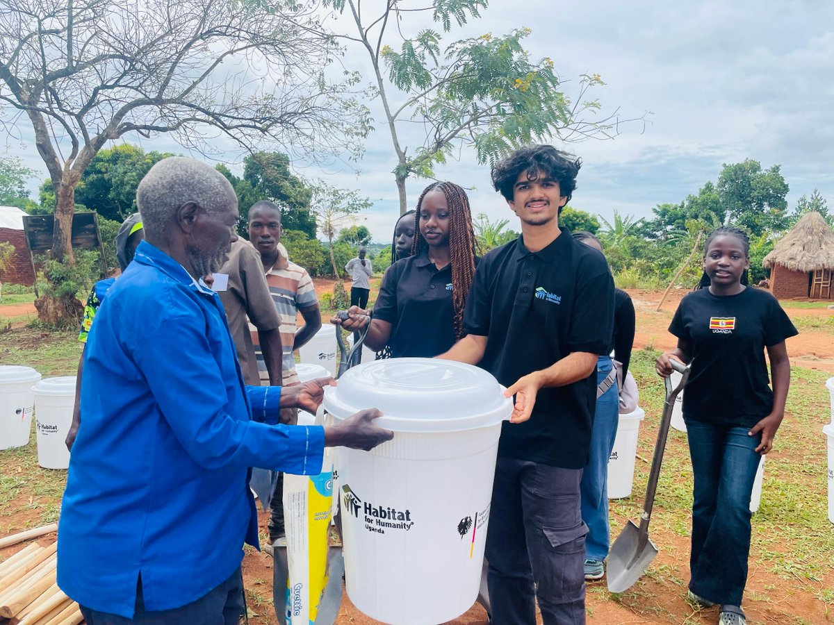 Habitat4uganda's tweet image. Storage systems at household level are key to #cleanandsafe water. Habitat for Humanity Uganda with support from BMZ collaborated with students #volunteers from Rainbow International School to distribute 337 water storage containers to households.