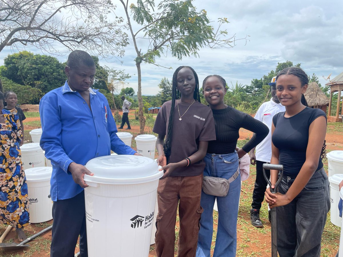 Habitat4uganda's tweet image. Storage systems at household level are key to #cleanandsafe water. Habitat for Humanity Uganda with support from BMZ collaborated with students #volunteers from Rainbow International School to distribute 337 water storage containers to households.