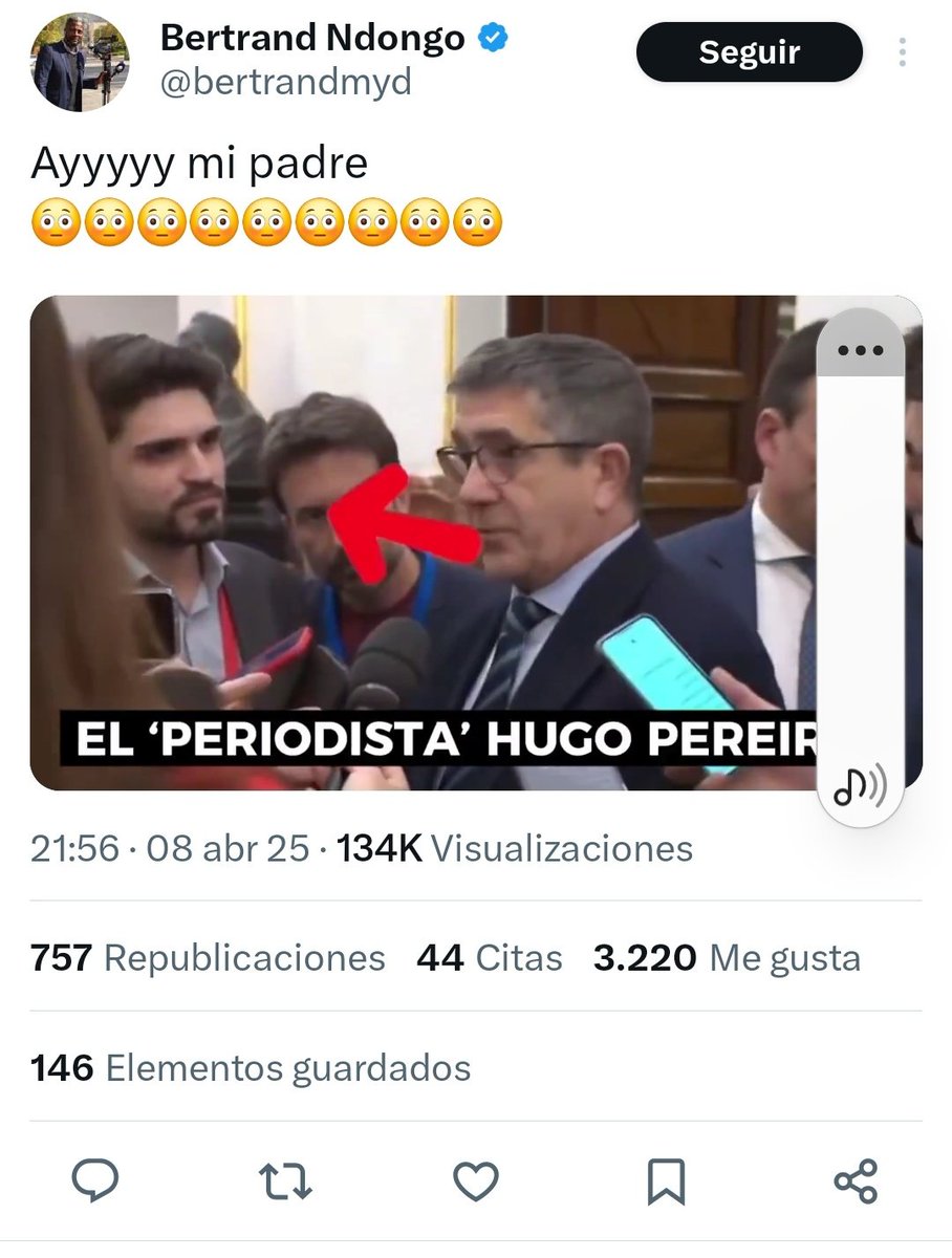 No hagan caso. Este compañero periodista, Hugo Pereiro, no es ningún palmero. Hace las preguntas que hay que hacer con educación y rigor. Una vez más los pseudomedios mienten y señalan. Afortunadamente, nosotros estamos cada vez más unidos y unidas. Ellos cada vez más solos.