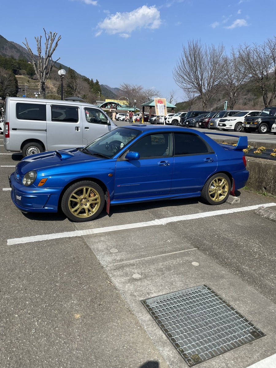 zepta10's tweet photo. 山中湖から道の駅どうしに戻って来ました。

現在、サイン会実施中です。

皆さんお気を付けてください😇 https://t.co/wPTu5bYoIg