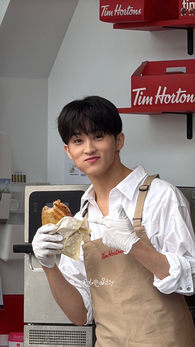mark so cute 

tim hortons 

#mark #마크