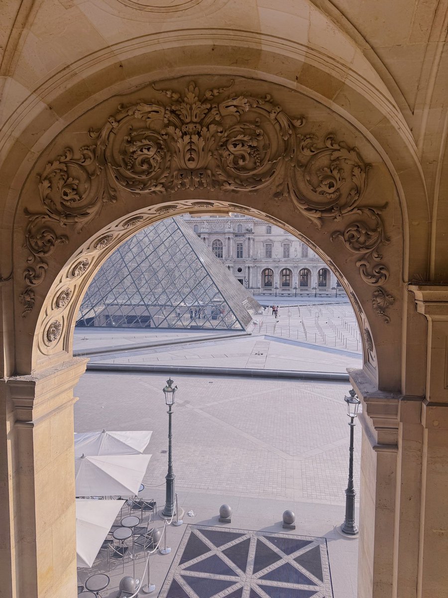 gracietech's tweet image. Oh Paris 

@ParisBlockWeek