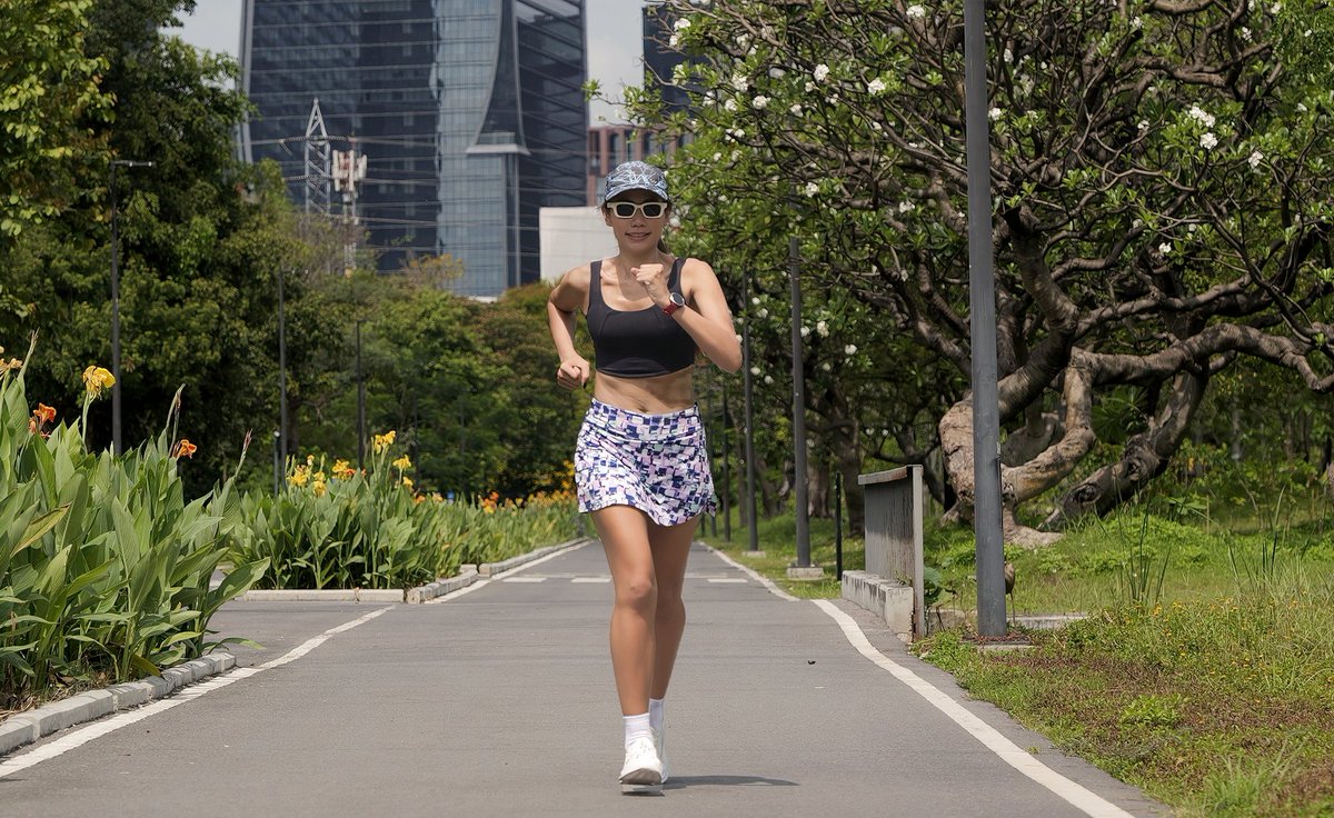 jpb_foto's tweet photo. Morning running routine at the park @aui_kumjing
#ActiveLifestyle #FitnessGoals #OutdoorExercise #OutdoorTraining https://t.co/6j0z34UG6N