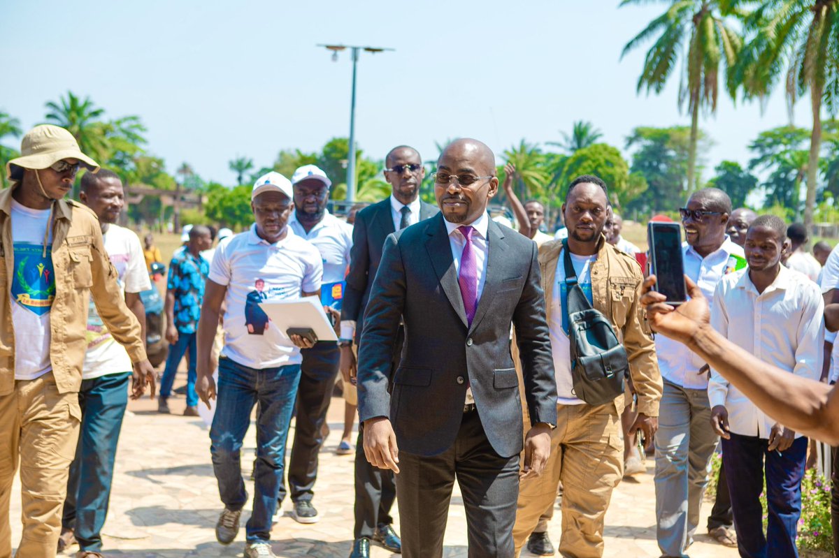 Élu avec 3 voix au même titre que 2 autres candidats aux élections sénatoriales du 2 avril 2025 au Nord-Ubangi, J-D  E’ngazi a été écarté par l’application du critère d’âge de la loi électorale. Par ailleurs,Mr E’ngazi a félicité la CENi pour l’organisation des élections sénat..