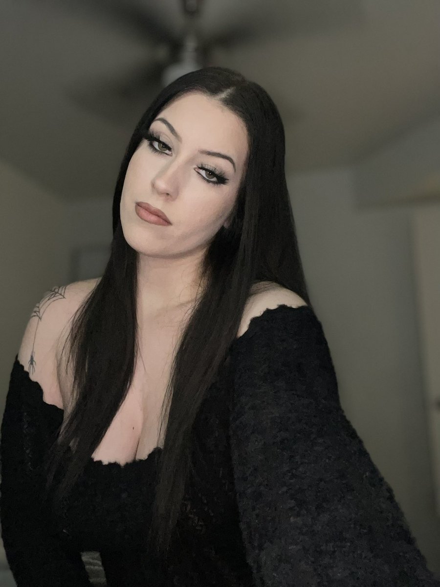 Monnaie435's tweet photo. go follow me on instagram 🖤 @xo.monnaie https://t.co/rTSSmHD2py