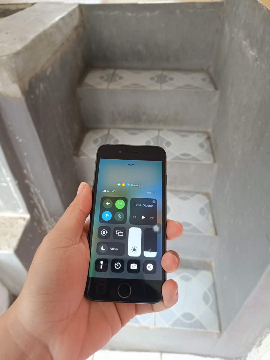 mattohmat's tweet photo. WTS IPHONE IP 8 INTER 64GB
Jual 850K
Sinyal aman all operator icloud kosong
Kamera&amp;suara jernih Bh 100

-Minus
Gada box sama casan
Truetone off
Lecet pemakaian 

-Bonus
Kabel data lightning vivan
Clear case
Skin karbon 
Tg
Batre baru ganti

Dom Bandung, bisa shopee tapi adm 10% https://t.co/guUEJ6aqXi