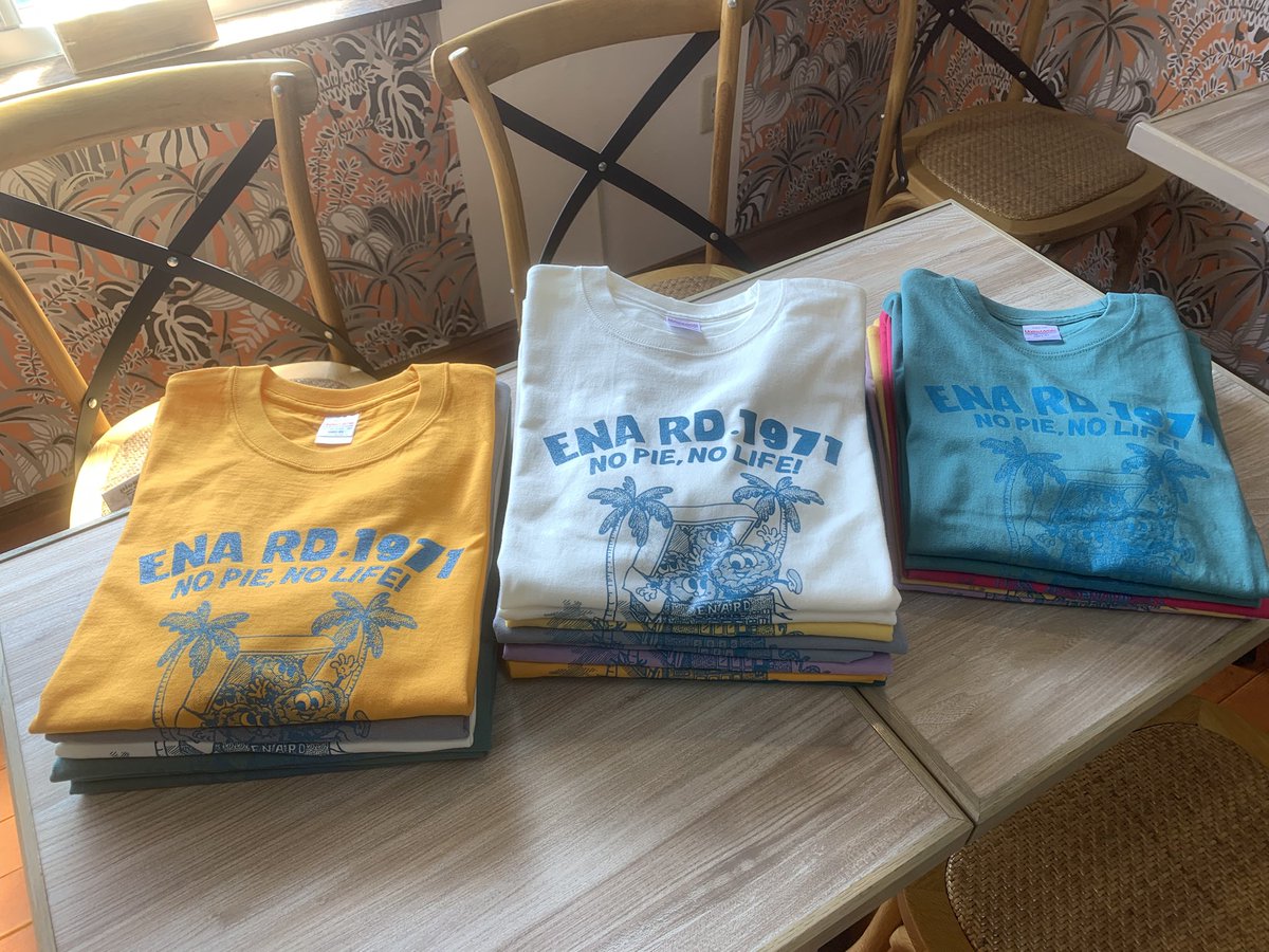 1971EnaRd's tweet photo. 新商品
オリジナルTシャツ👕
トートバック👜
完成です🎊
Tシャツ2800円
バック1500円

遊びにしてください
お待ちしてます😊

#アップルパイ #ミートパイ
#アメリカンパイ
#ハワイ #オアフ
#ワイキキ #エナロード
#霞ヶ浦 #筑波山
#つくば市 #土浦市
#雑貨 #カフェ
#ハンバーガー
#Tシャツ https://t.co/QwN4F9FIGh
