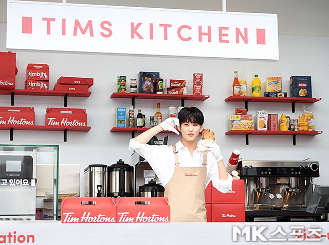 NCTDREAMCENTER's tweet photo. 250409 PRESS: NCT DREAM #MARK at Tim Hortons' Tim's Kitchen opening event in Seoul

#NCTDREAM @NCTsmtown_DREAM https://t.co/dlOVAZRPyM