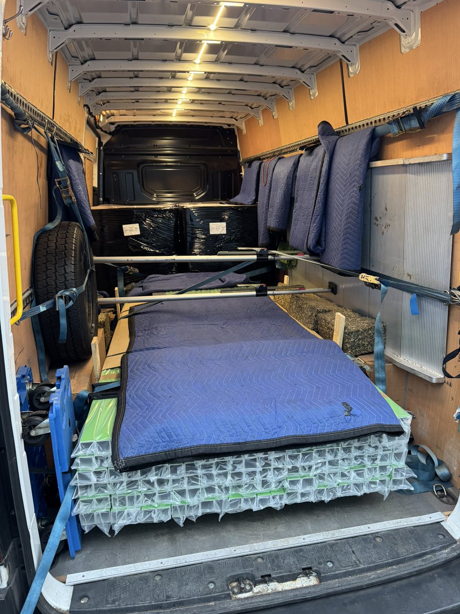 SameDayCoventry's tweet image. Unloaded the loose trays onto a pallet in #Mitcham, adjusted my restraining bars, got my straps ready, just waiting for the customer to arrive now to load me with a #backload for #Birmingham later today. 🚚