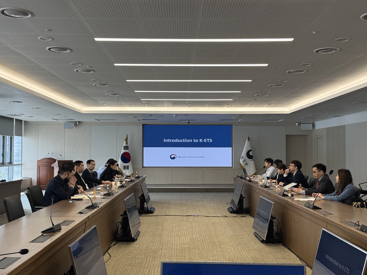 Day 2 of the #Mongolia study visit: the 🇲🇳 delegation &amp; <a href="/UNDPMONGOLIA/">UNDP Mongolia</a> met with the 🇰🇷 #MinistryofEnvironment! A valuable opportunity to gain insights into the operation systems &amp; implementation procedures for K-ETS, and the necessary steps to develop carbon pricing policy tools
