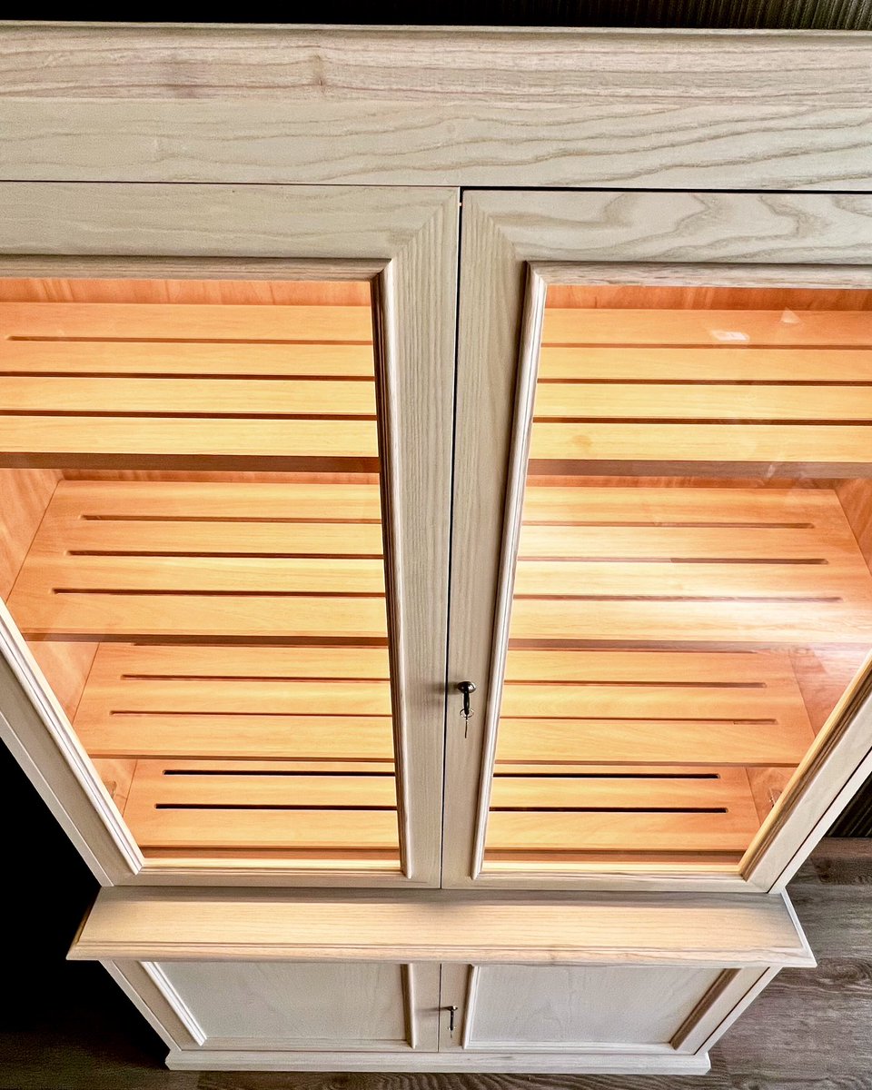 HumidoresWacota's tweet photo. Humidor Brisa en acabado roble, con luz led interior y humificación electrónica. Espléndido, ¿verdad?
#HumidoresWacota #CigarHumidor #Habanos #Cigaraficionado #premiumhumidor #humidor #BrisaHumidor #largehumidor #showcasehumidor https://t.co/HIxZGpoFiB