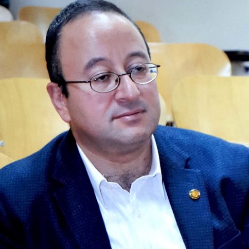 نصيحة للدفعات الي اصغر مننا وداخلين الكلية اقولها وانا حالياً بآخر بلوك بالسنين الأساسية

اعتمدوا د. أيمن أحمد خنفور كمصدر من مصادر مذاكرة الأناتومي ويفضل انكم تبدون فيه بعدين عاد ارجعوا للمحاضرة او شرح الدكتور او الكتب ولكن ضروري تشوفونه لأنه أفضل من شرح علم التشريح ❤️