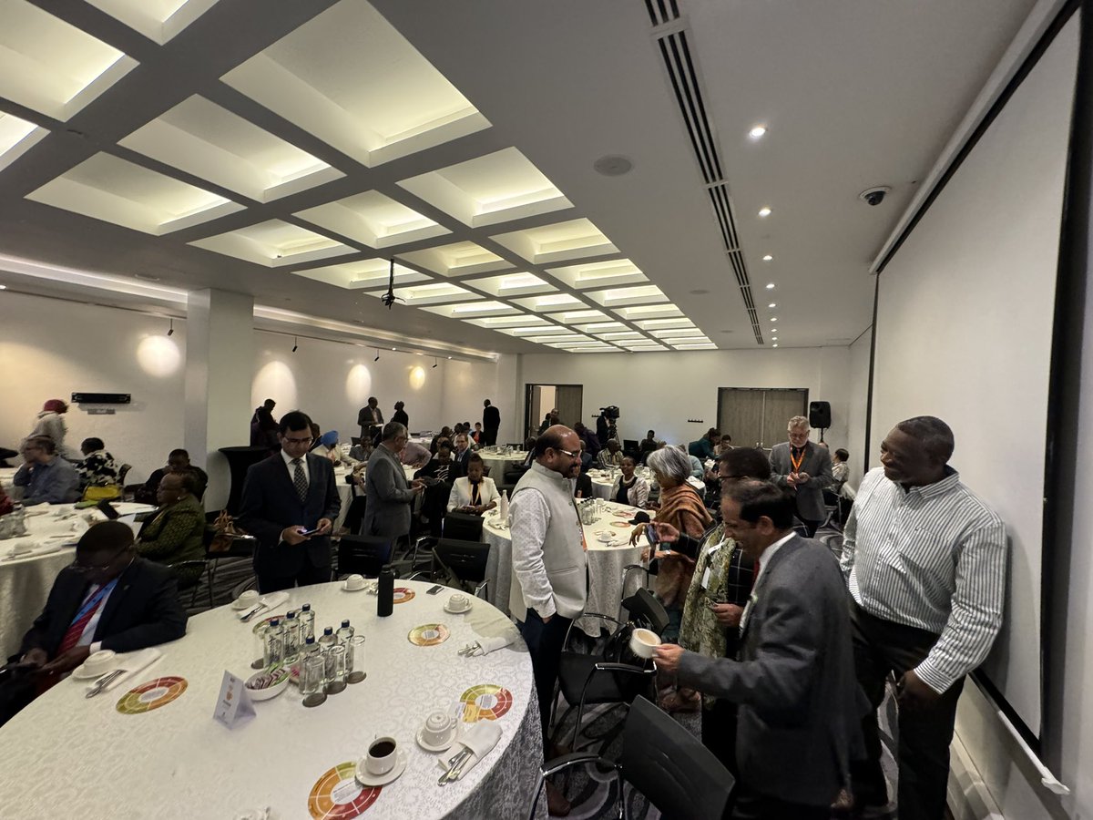DrStanfordBlade's tweet image. We are having a fantastic session celebrating the launch of the @ICRISAT Africa Strategic Roadmap. Thanks to the large group of farmers/collaborators/funders/partners/government/private sector who have joined us this morning! @cgiar #ScienceWeek (We had fireworks!) #drylandagric