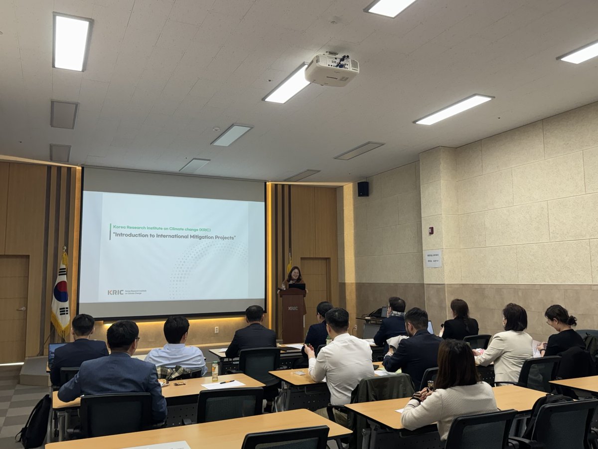 Valuable lessons learned as Korea Research Institute on Climate Change shared with the 🇲🇳 delegation insights on international mitigation projects for emissions reduction &amp; carbon pricing, and an overview of ROK’s Emission Trading System (K-ETS). Thank you #KRIC for supporting