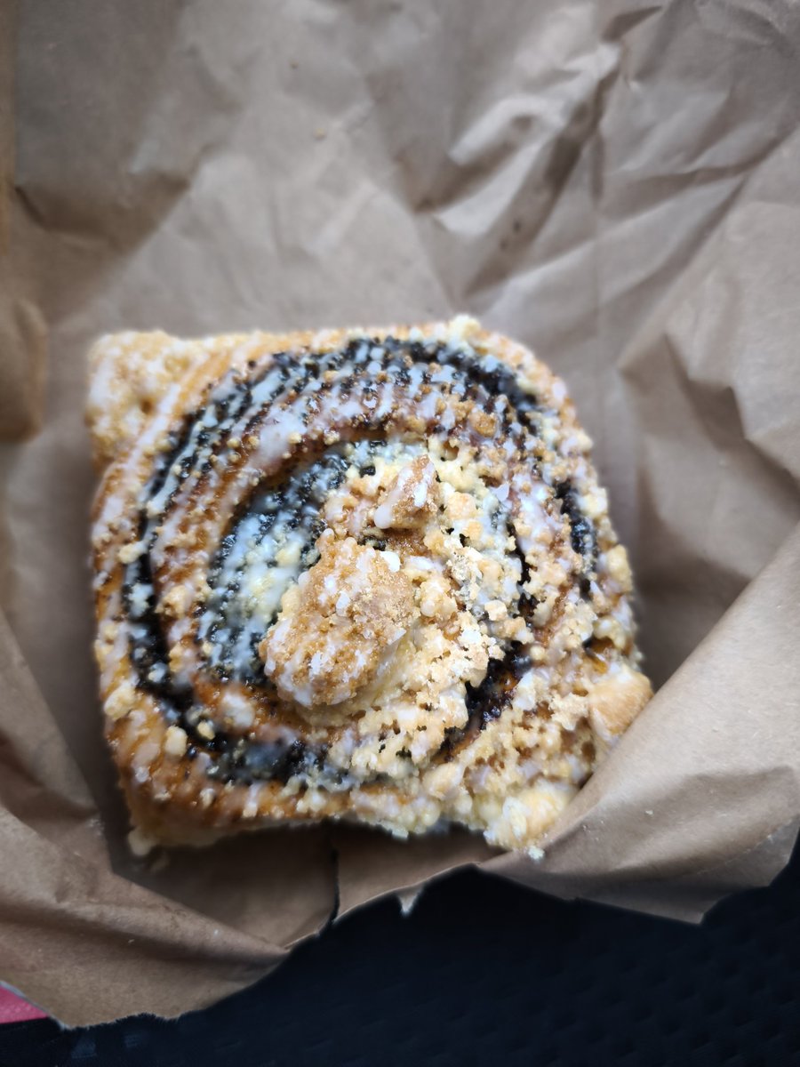 u2n82's tweet photo. Zum heutigen #Teilchentag gibt es als #Teilchen eine #Blaumohnschnecke 🤤🥵🔥🤭🥰😏 https://t.co/Tr8cCaPppz