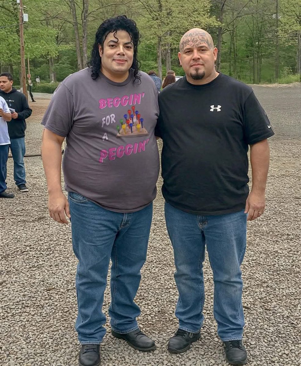 Thinkactandgrow's tweet photo. I bin talk am now... Chai!🤔
I say Michael Jackson no die😥. 
He has been "peppersouping" in his hiding🤣 ...You self, See Im potbelly and chunky chick now😜 https://t.co/02BunZe5ed