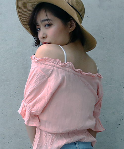 eleNA 
 Offshoulder 2way blouse ￥5,390-
sixbysix-world.com/view/item/0000…