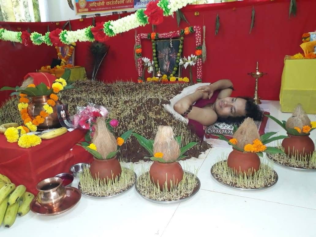 Aadiyogi_Swami's tweet photo. Adiyogi Gautam Swami Ji Maharaj stayed in the soil for 9 days #Penance by abandoning #food and #drinking #water for get #blessings #Power from Lord #Maa_Durga in #Navratri and nine Devi’s Navdurga interviewed. 

#jaimatadi 
#JaiMataDi 
#adiyogi_gautam_swami https://t.co/gxeb0g6RHv