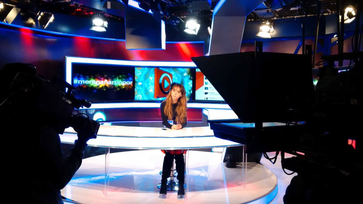 CarlosVan26's tweet photo. Veo la foto y solo viene a mi memoria lo feliz que fui cuando encendía Telehit y veía el programa de mi querida @Natalia_Tellez sin duda, era muy feliz… y lo sabía. Lo sigo sabiendo, y agradezco profundamente; me llena de alegría y melancolía recordar tan bellos momentos. https://t.co/NS25u2Knth