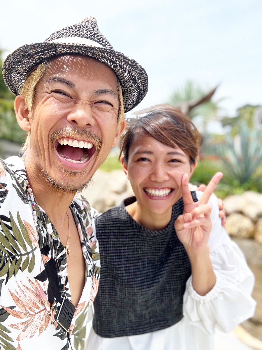 backpackwedding's tweet photo. 43歳なりました。

どうでもええけど、
隣にいる人可愛いね。

でしよ♫

ホンマそう思う♫

俺もかれこれ12年
そう思っております☺️

隣にいてくれてありがとう。 https://t.co/uHu1tykzo9