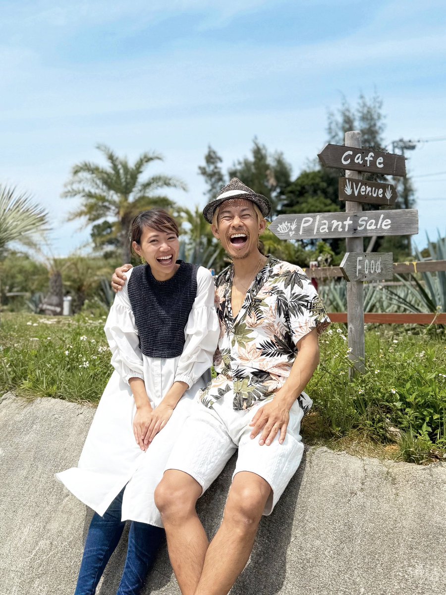 backpackwedding's tweet photo. 43歳なりました。

どうでもええけど、
隣にいる人可愛いね。

でしよ♫

ホンマそう思う♫

俺もかれこれ12年
そう思っております☺️

隣にいてくれてありがとう。 https://t.co/uHu1tykzo9