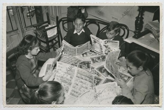 Alberto Jiménez (@el5fantastico) on Twitter photo Podcast del ultimo programa de EL5F de <a href="/RadioGava/">Ràdio Gavà</a> recopilatorio de 11 años entrevistas Salon cómic Barcelona
go.ivoox.com/rf/144577454
<a href="/BoumanStudios/">Bouman Studios</a>
Paco Roca
<a href="/PepeLarraz/">PepeLarraz</a>
@marikavila
#josemariabea
<a href="/FuryComic/">Javier Marquina</a> y <a href="/JaimeInfanteRa1/">Jaime Infante</a>
<a href="/tebeosmalavida/">Tebeos Malavida - Los monigotes de XCAR Malavida</a> y <a href="/malo_roberto/">ROBERTO MALO</a> Podcast del ultimo programa de EL5F de <a href="/RadioGava/">Ràdio Gavà</a> recopilatorio de 11 años entrevistas Salon cómic Barcelona
go.ivoox.com/rf/144577454
<a href="/BoumanStudios/">Bouman Studios</a>
Paco Roca
<a href="/PepeLarraz/">PepeLarraz</a>
@marikavila
#josemariabea
<a href="/FuryComic/">Javier Marquina</a> y <a href="/JaimeInfanteRa1/">Jaime Infante</a>
<a href="/tebeosmalavida/">Tebeos Malavida - Los monigotes de XCAR Malavida</a> y <a href="/malo_roberto/">ROBERTO MALO</a>