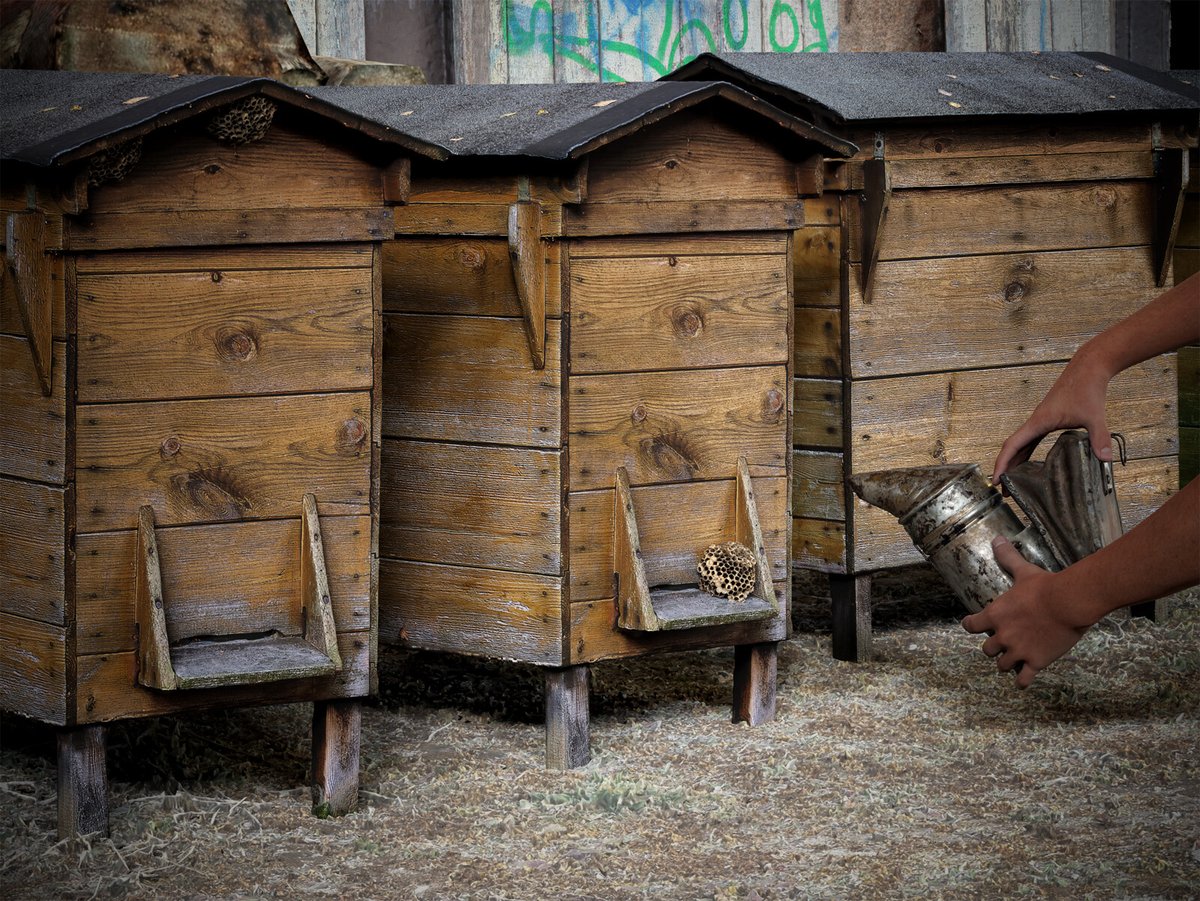 Check out my new work #PortfolioDay 
It's a #beesmoker, I found it in my girlfriend's backyard 😃

There are more renders here - artstation.com/artwork/y4Byzx

By the way, I'm looking for a job in game development, so write to me 😀😀

#gameart #gamedav #3Dartist #3dart