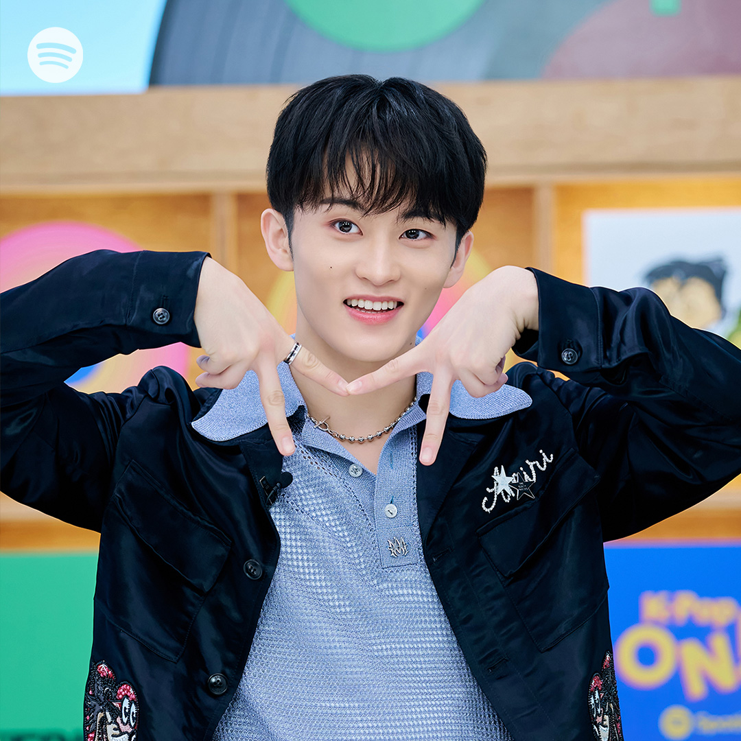 SpotifyKR's tweet photo. 사진에서도 흘러넘치는 마크의 HIP이 궁금하다면?

[K-Pop ON! Video Podcast]에서 확인해 보세요!
💚https://t.co/4KnJ5swYHx

@NCTsmtown #스포티파이 #마크 #MARK 
#MARK_1999 #TheFirstfruit https://t.co/PjOt6eDLyU