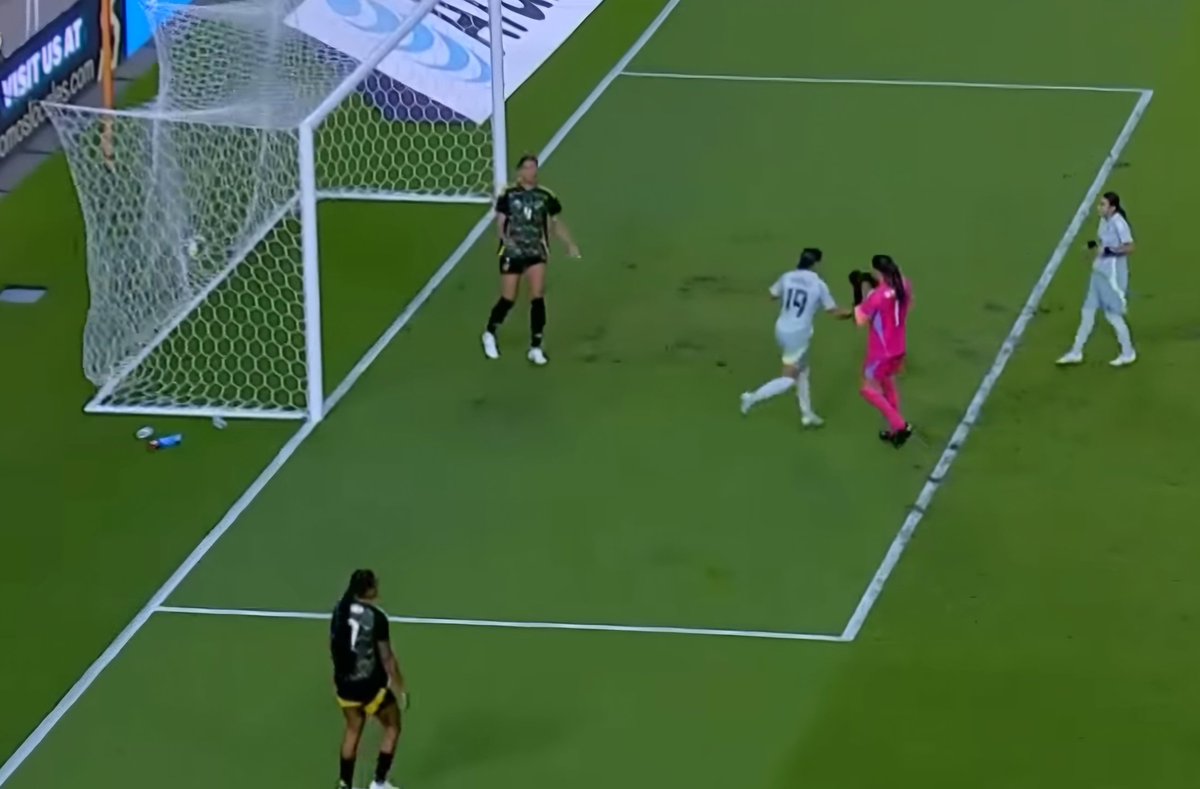 MBESportHQ's tweet photo. FULL-TIME: Mexico 4-0 Jamaica
La Tri scores 4 goals in 10 mins! Ovalle, Soto (2), and Camberos light up Shell Energy Stadium in a dominant display.
#ElTriFemenil #ReggaeGirlz #WomensFootball #MEXJAM #FIFAWWC #FutFem https://t.co/HYP5WTP9Zj