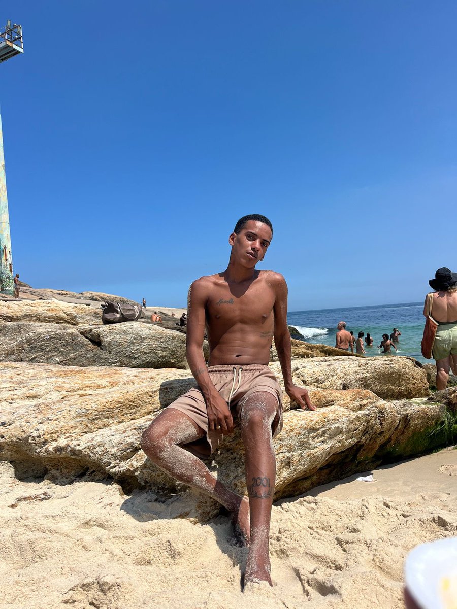 Nauak22's tweet photo. 🌊🧿✨
Meu brilho e reluzente ! https://t.co/Vl9KjCYmFM