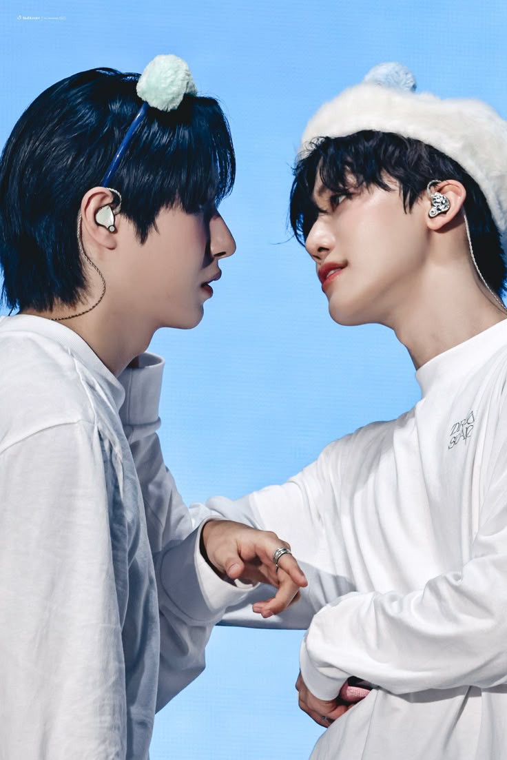 SDivacell's tweet photo. Jaemren promot au. 
"turning around" 

Ini hasil revisi dari au. Yg sudah aku janjikan. Sekarang aku up sinopsis sama cast aja dulu ya. Nanti malam up chapture. 

Renjun yg sudah tidak percaya cinta lagi karena masalalunya di pertemukan dengan jaemin manusia yg hampir sempurna https://t.co/fi2XdJuaOR