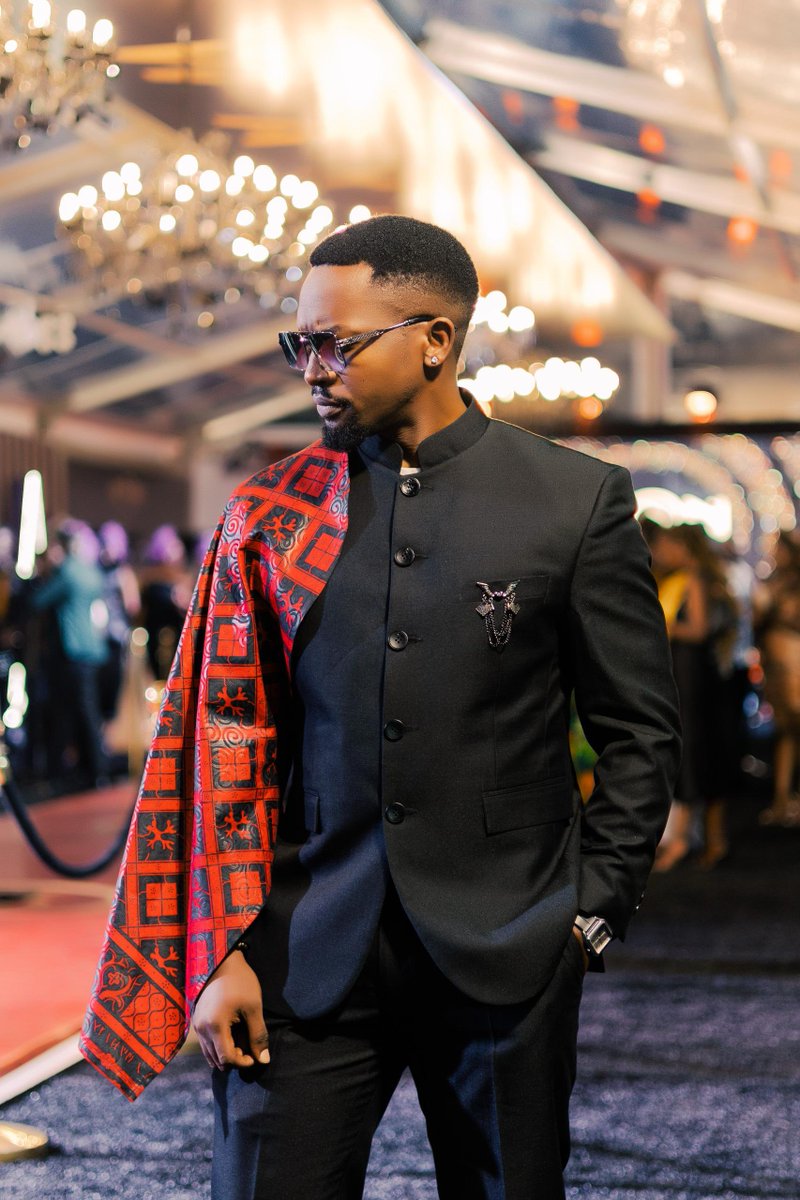 Allan Kutos exudes refined elegance at the Ikon Awards 2025, impeccably attired in Mbio Za Mungu, a true embodiment of modern sophistication.