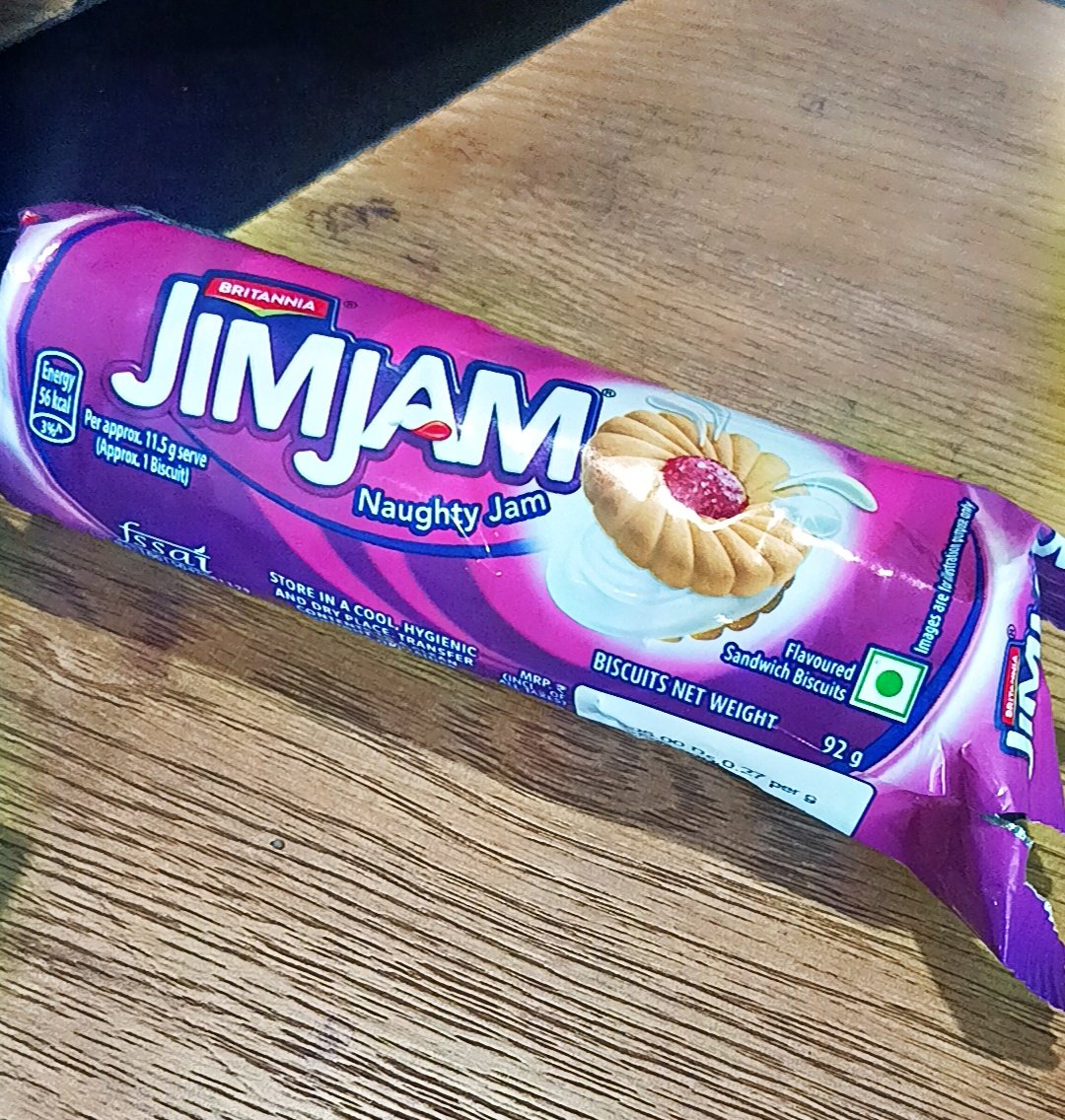 ghummakad_hu's tweet photo. Tell me a better Biscuit than this.😋 https://t.co/ZCbttmtH6e