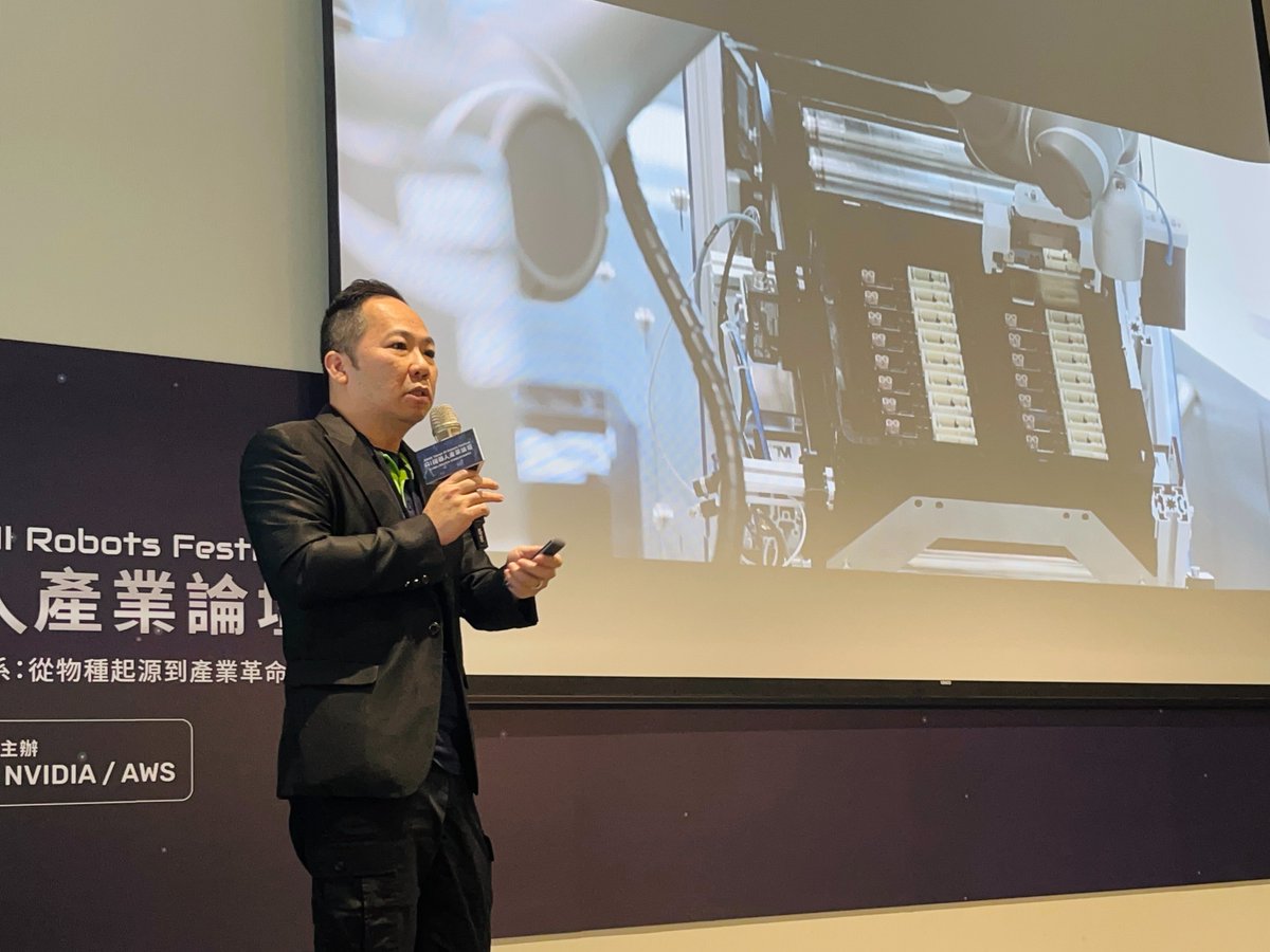 techmanrobot's tweet image. 🎉 AI 機器人產業論壇 圓滿落幕! 🎉
感謝 David 精彩分享,深入解析 AI 視覺辨識 在智慧製造中的實際應用。
透過內建視覺的 TM AI Cobot,我們展現了協作型機器人如何因應人力挑戰、加速數位轉型,
協助企業邁向 AI 智慧製造,提升效率、打造未來產線!
#TM #tmrobot #techmanrobot #AI #TMAICOBOT