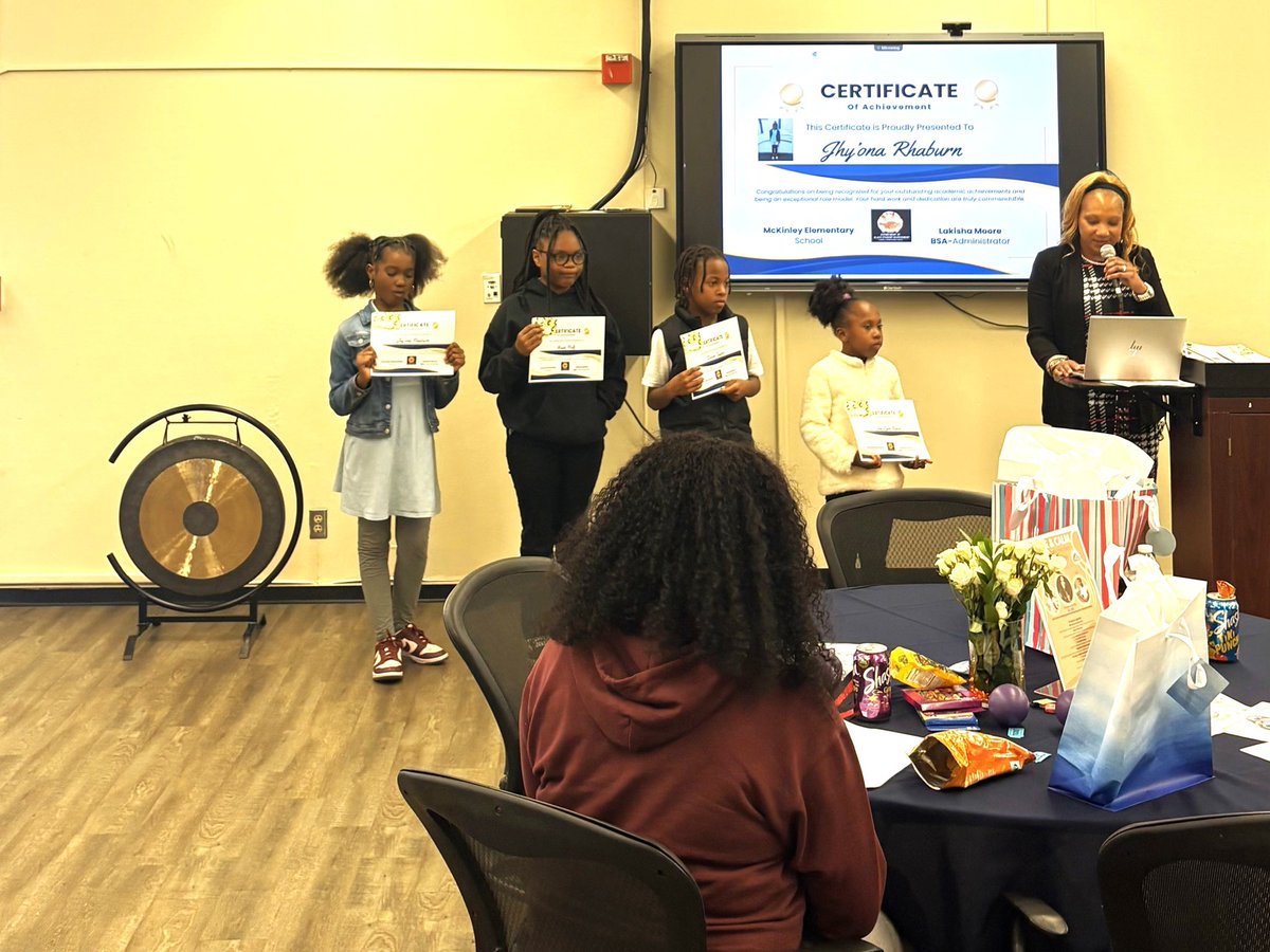 ComptonUnified's tweet image. Over 50 CUSD parents, scholars, and staff came together for a evening of wellness and community! 🌿💆‍♀️🧘‍♂️ The evening organized by the CUSD BSA was designed to equip families with stress management tools.🎨🎶

#ComptonUnified #MindfulMoments #ColorAndCalm #CommunityStrong