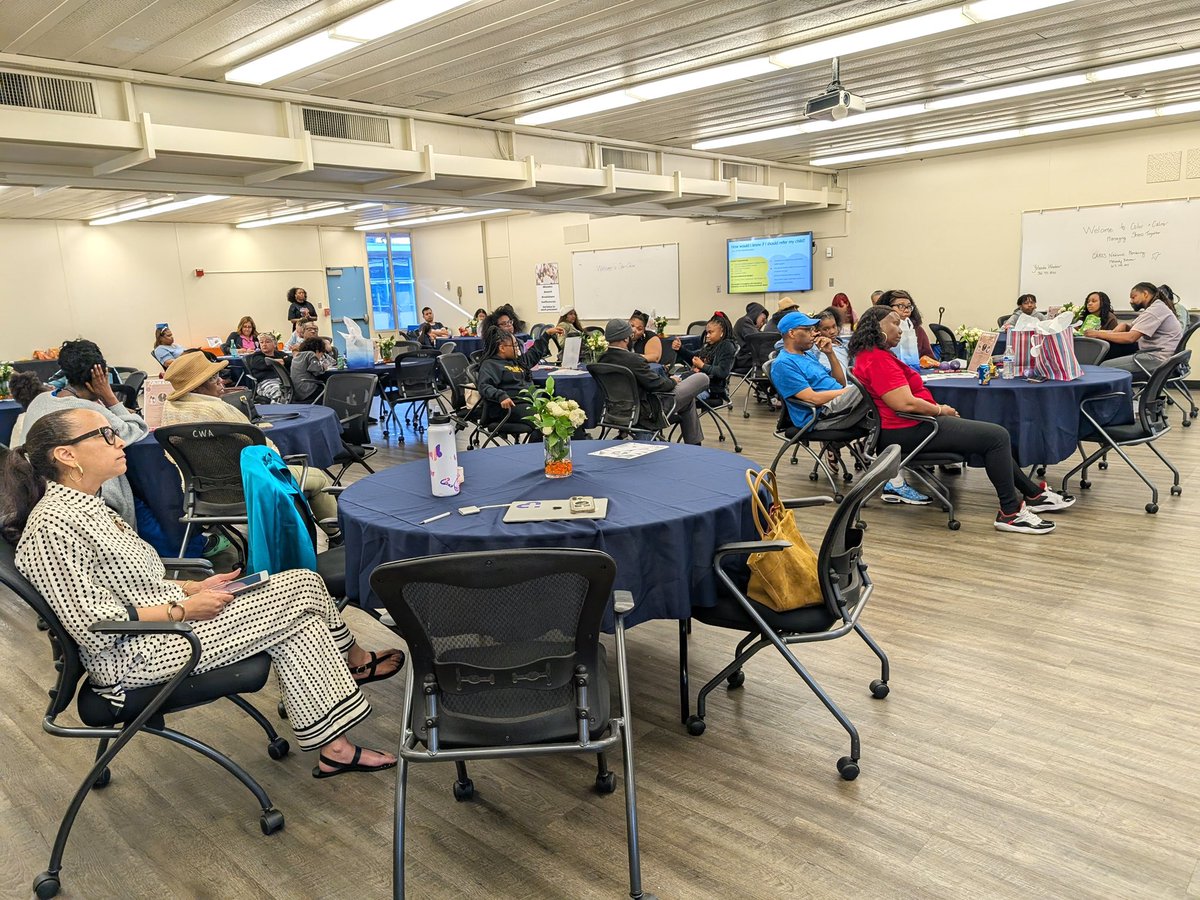 ComptonUnified's tweet image. Over 50 CUSD parents, scholars, and staff came together for a evening of wellness and community! 🌿💆‍♀️🧘‍♂️ The evening organized by the CUSD BSA was designed to equip families with stress management tools.🎨🎶

#ComptonUnified #MindfulMoments #ColorAndCalm #CommunityStrong