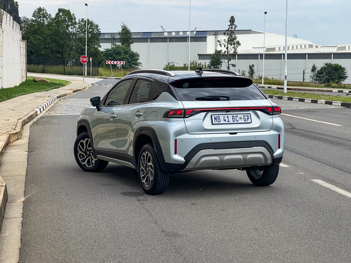 khuleonwheels's tweet photo. Today we welcome the Suzuki Fronx 1.5 GLX Auto. Outside it features two-part LED headlights, black polycarbonate wheel arches, 16-inch wheels, roof rails, front and rear skid plate garnishes, and LED taillights…#SuzukiSA #SuzukiFronx #ShapeYourNew https://t.co/3gcYBwGtFj