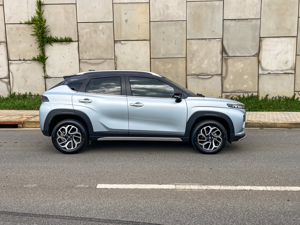 khuleonwheels's tweet photo. Today we welcome the Suzuki Fronx 1.5 GLX Auto. Outside it features two-part LED headlights, black polycarbonate wheel arches, 16-inch wheels, roof rails, front and rear skid plate garnishes, and LED taillights…#SuzukiSA #SuzukiFronx #ShapeYourNew https://t.co/3gcYBwGtFj