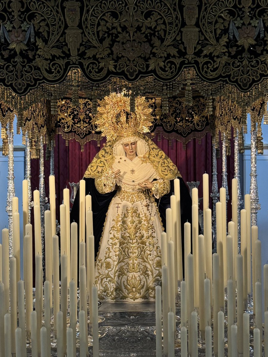 La Virgen del Mayor Dolor y Traspaso entronizada en su paso de palio.
Hermandad del gran poder. Tocina .
Sevilla 2025