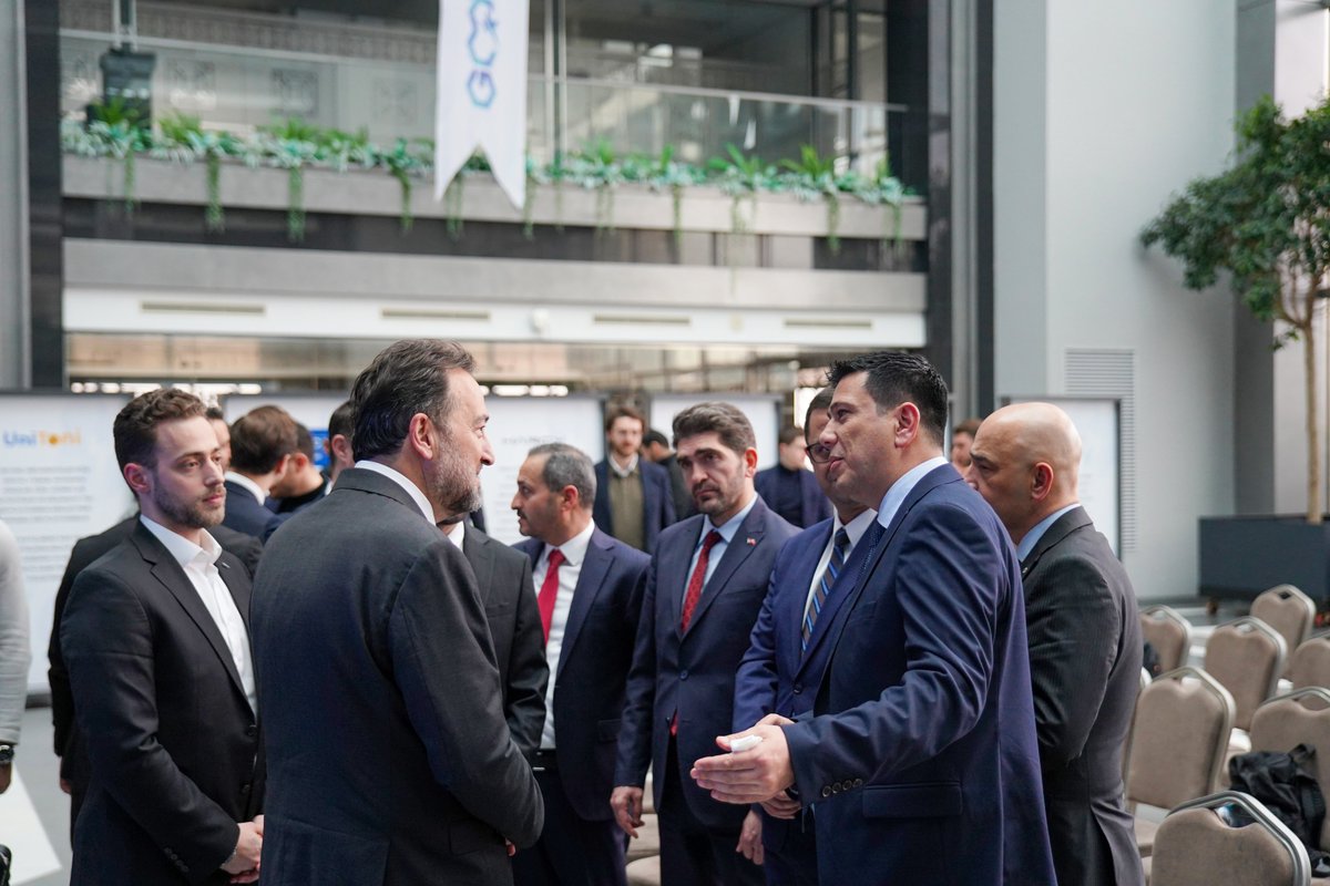 teknopark_ist's tweet photo. Teknopark İstanbul olarak, Genç MÜSİAD ile girişimcilik ekosistemine yönelik stratejik iş birliği sözleşmesini imzaladık.

Genç MÜSİAD’ın girişimcilik programı GM² Hızlandırma Programı Demo Day etkinliği öncesinde gerçekleşen törende, Genel Müdürümüz Prof. Dr. Sn. @akyol_edu ve Genç MÜSİAD Başkanı Sn. Muhammed Huzeyfe Güllüoğlu @mhgulluoglu, MÜSİAD Genel Başkanı Sn. Mahmut Asmalı @MahmutAsmali katılımıyla stratejik iş birliğini imzalayarak hayata geçirdi.

Bu anlamlı iş birliği, Genç MÜSİAD’ın girişimcilik vizyonu ile Teknopark İstanbul’un güçlü Ar-Ge ve Teknoloji Geliştirme altyapısını bir araya getiriyor. Böylece girişimciler için hem ulusal hem de uluslararası düzeyde önemli bir sinerji oluşturulması hedefleniyor.

Program kapsamında;  Teknopark İstanbul ve Genç MÜSİAD iş birliğiyle, girişimcilik kültürünü yaygınlaştıracak ortak hızlandırma programları, açık inovasyon süreçleri ve girişimcilik odaklı projelerin hayata geçirilmesi planlanıyor.

Teknopark İstanbul olarak girişimcilerin yanında olmaya ve ekosisteme değer katmaya devam edeceğiz.

#Teknoparkİstanbul #GençMÜSİAD #MÜSİAD
